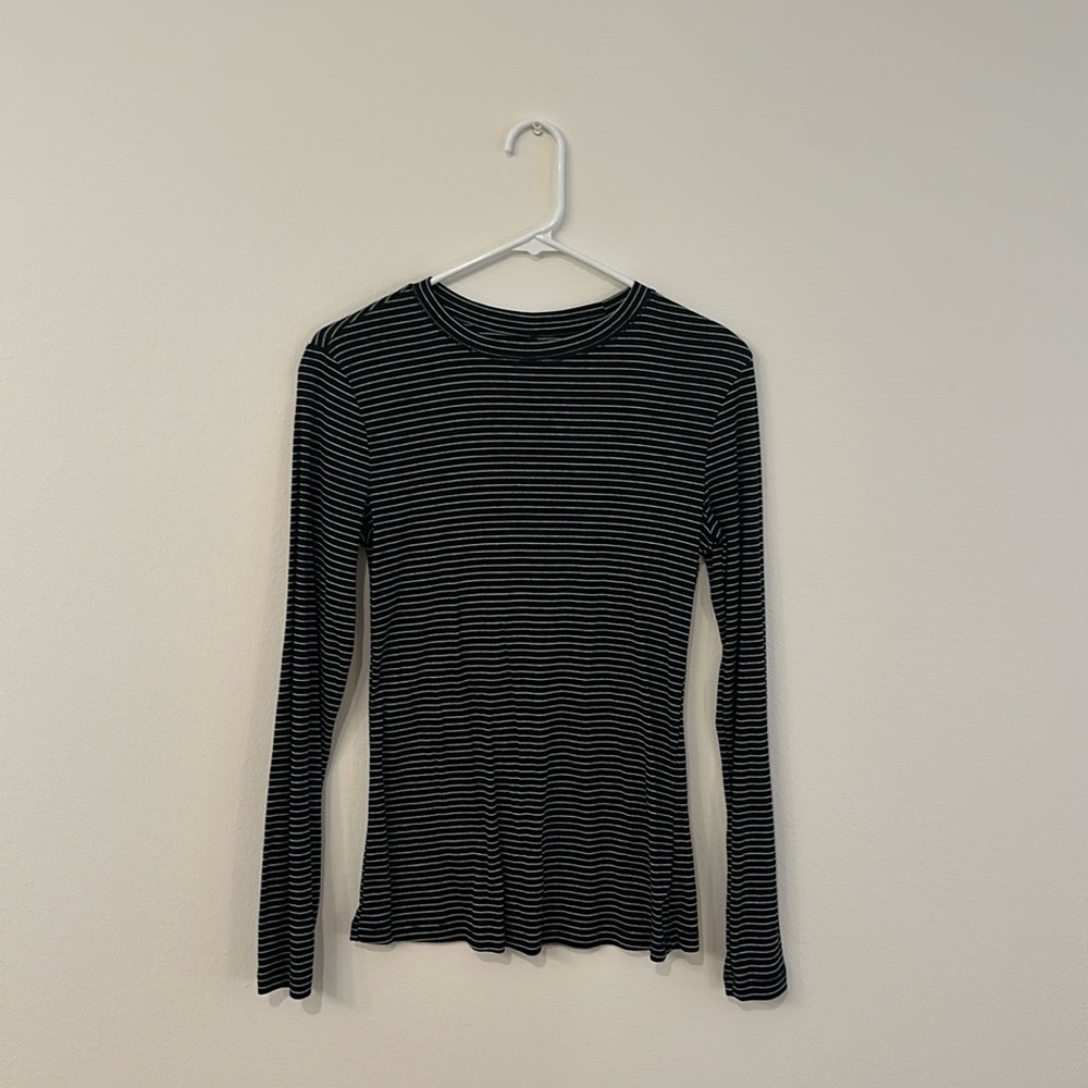 UNIVERSAL THREADS LONG SLEEVE